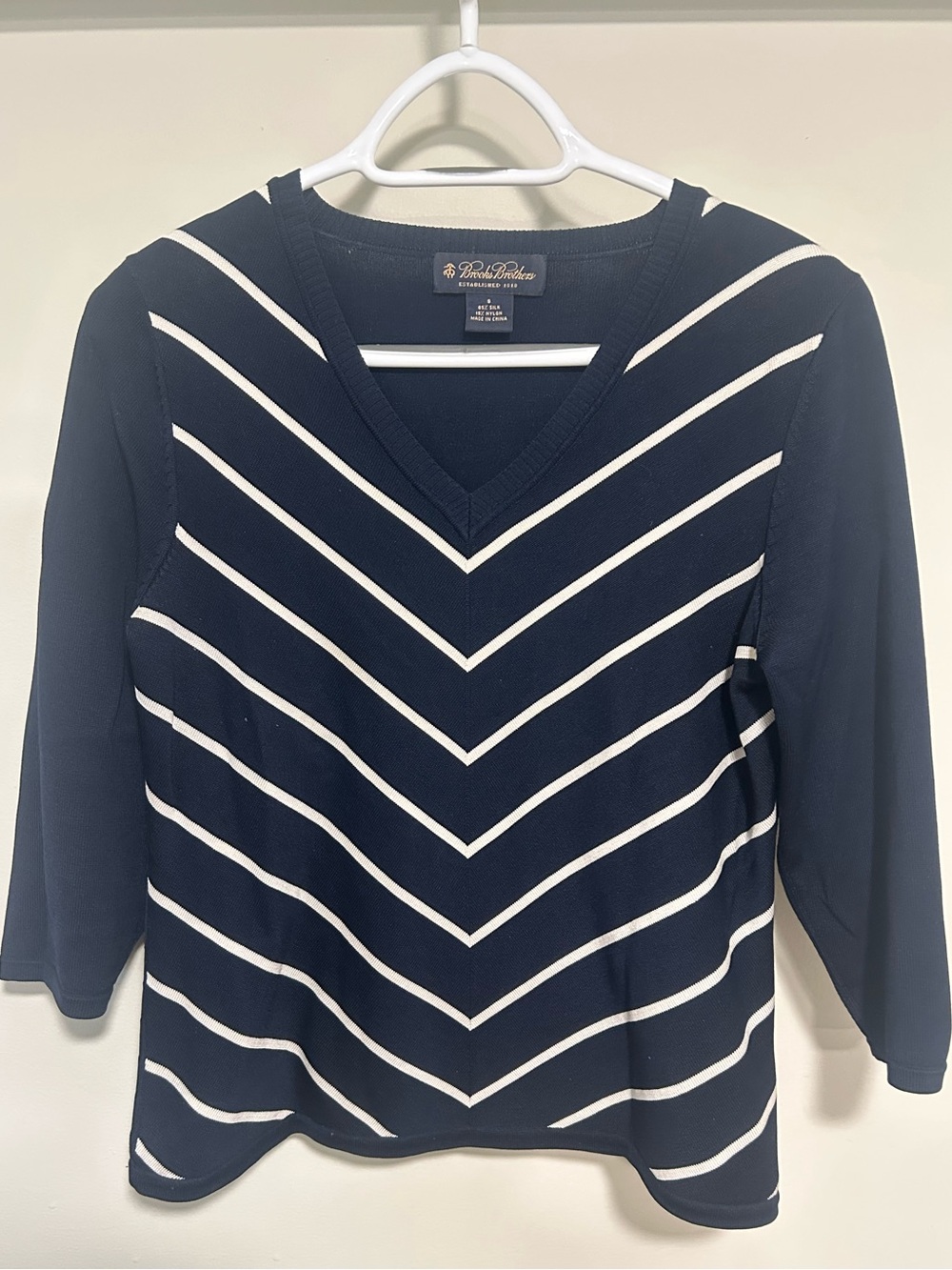 Brooks Brothers Navy and White V-Neck Sweater Size Small